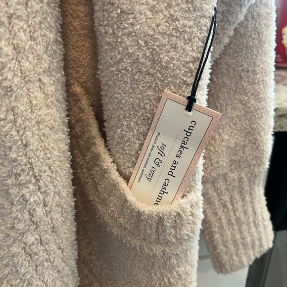 NWT Cupcakes & Cashmere Cozy Knit Beige Cardigan Size Medium - Picture 4 of 7